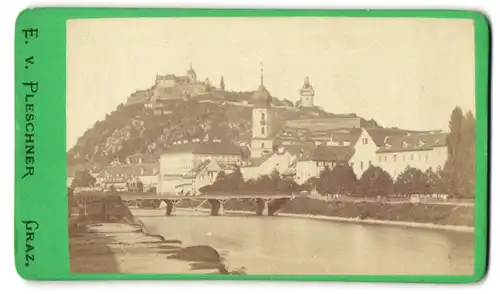 Fotografie E. v. Pleschner, Graz, Ansicht Graz, Blick entlang der Mur nach dem Schlossberg