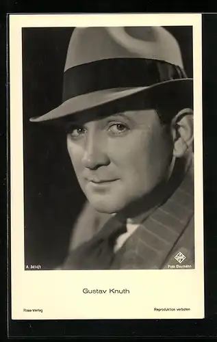 AK Schauspieler Gustav Knuth mit Hut und Krawatte