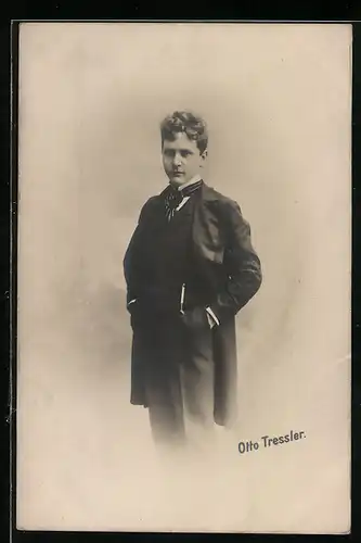 AK Schauspieler Otto Tressler in schwarzem Anzug