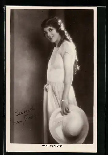 AK Schauspielerin Mary Pickford im weissen Kleid, einen Hut haltend
