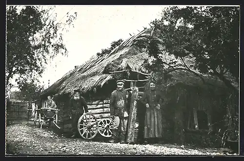 AK Brest-Litowsk, die letzten russischen Dorfeinwohner nach dem Gefecht