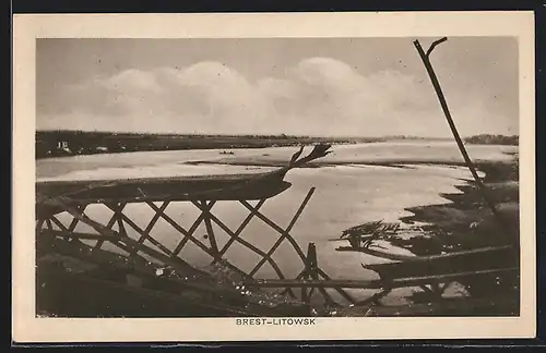 AK Brest-Litowsk, Blick auf das Wasser von einer zerstörten Brücke aus