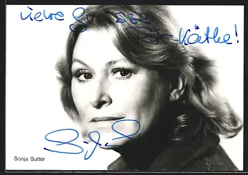 AK Schauspielerin Sonja Sutter mit leichtem Lächeln, mit original Autograph