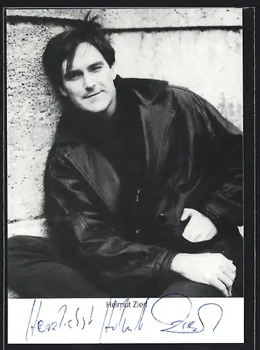 AK Schauspieler Helmut Zierl in Lederjacke, mit original Autograph