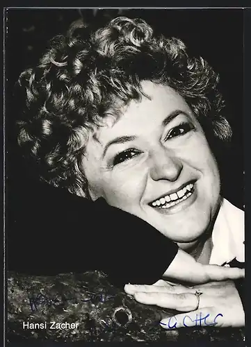 AK Schauspielerin Hansi Zacher lächelt glücklich, mit original Autograph