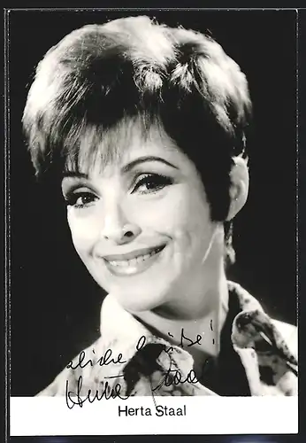 AK Schauspielerin Herta Staal lächelt glücklich, mit original Autograph