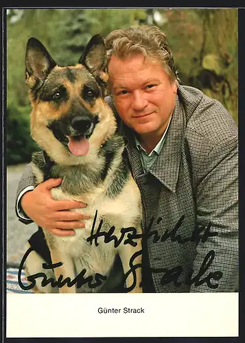 AK Schauspieler Günter Strack mit Schäferhund, mit original Autograph