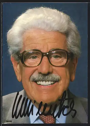 AK Schauspieler Willy Millowitsch mit Schnurrbart und Brille, mit original Autograph