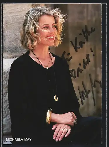AK Schauspielerin Michaela May mit Ketten am Lächeln, mit original Autograph