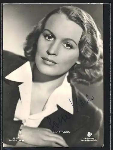 AK Schauspielerin Lotte Koch im Anzug, mit original Autograph