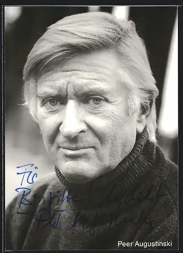 AK Schauspieler Peer Augustinski im dunklen Rollkragenpullover, mit original Autograph
