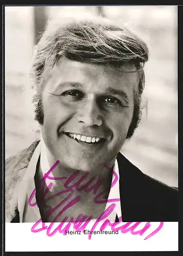 AK Schauspieler Heinz Ehrenfreund lächelt in die Kamera, mit original Autograph