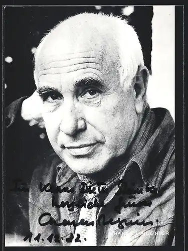 AK Schauspieler Charles Regnier mit weissem Haar, mit original Autograph