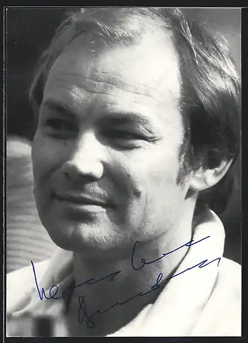 AK Schauspieler Klaus Maria Brandauer lächelt, mit original Autograph