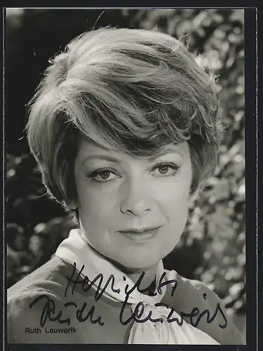 AK Schauspielerin Ruth Leuwerik mit blonden Haaren, mit original Autograph