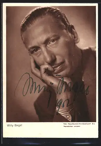 AK Schauspieler Willy Birgel auf seine Hand gestützt, mit original Autograph