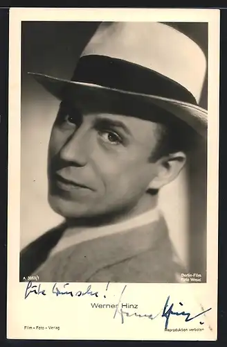 AK Schauspieler Werner Hinz mit Hut von der Seite, mit original Autograph