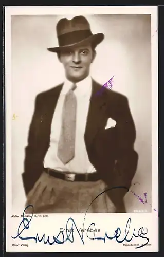 AK Schauspieler Ernst Verebes in Anzug und Hut, mit original Autograph