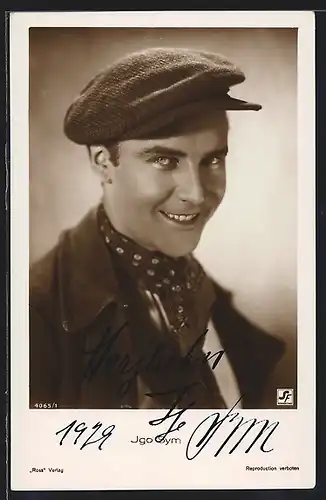 AK Schauspieler Igo Sym lächelnd mit Mütze und Halstuch posierend, mit original Autograph
