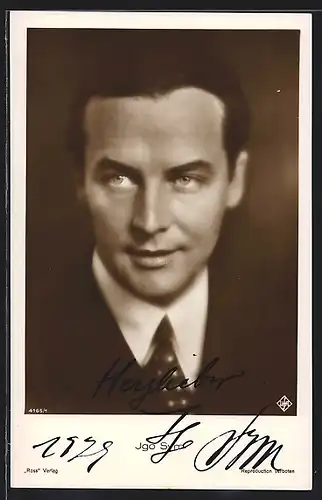AK Schauspieler Igo Sym mit einem charmanten Blick und Krawatte, mit original Autograph