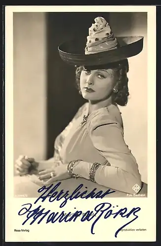 AK Schauspielerin Marika Rökk mit Schmuck und Hut, mit original Autograph