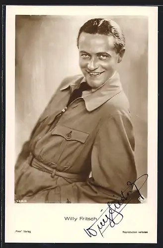 AK Schauspieler Willy Fritsch im hellen Mantel, mit original Autograph