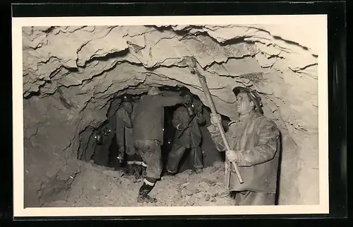 Foto-AK Kaprun, Arbeiter beim Tunnelbau