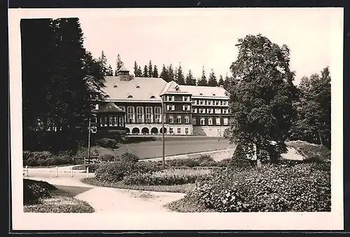 AK Karlsbrunn im Altvatergebirge, Blick auf das neue Sanatorium