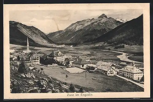 AK Zuoz in Engadin, Ortspartie mit Bergen