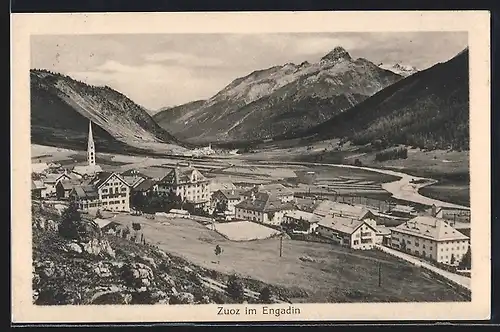 AK Zuoz im Engadin, Ortsansicht mit Kirchturm