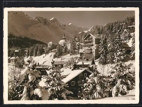 AK Arosa, Ortspartie mit Kirche im Schnee