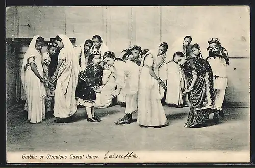AK Garbha or Circutous Guzrat dance, Indien