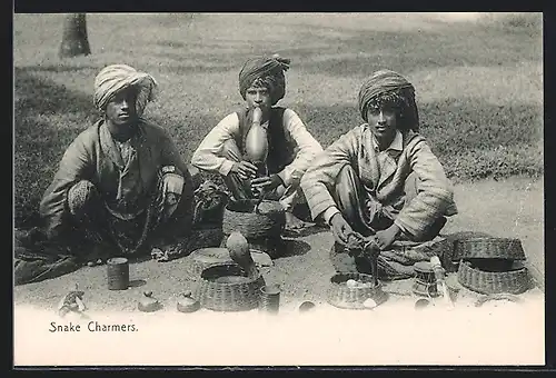 AK Snake Charmers, Drei junge indische Schlangenbeschwörer
