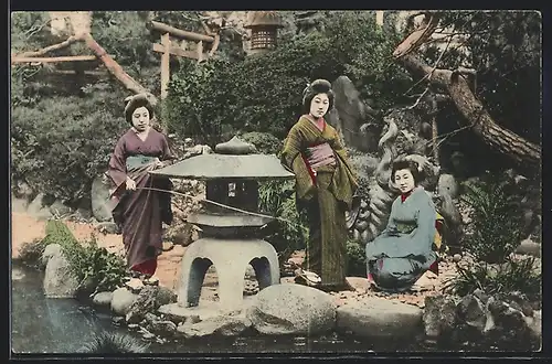 AK Drei Geishas posieren in Kimonos