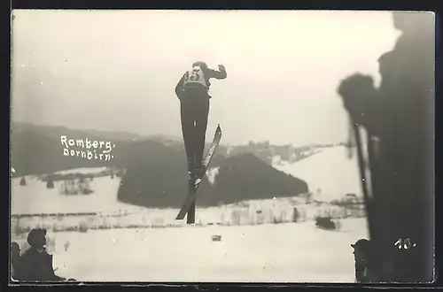Foto-AK Skispringer Romberg im Flug