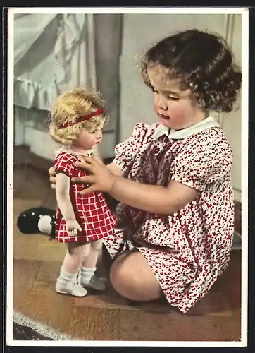 AK Mädchen spielt mit ihrer Käthe Kruse-Puppe