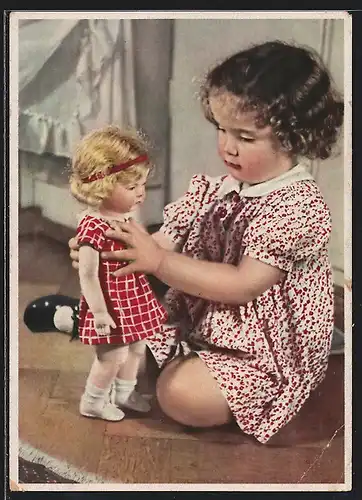 AK Mädchen spielt mit ihrer Käthe Kruse-Puppe
