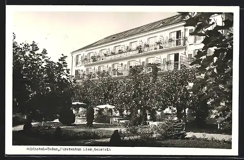 AK Vaduz, Waldhotel mit Garten