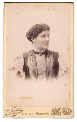 Fotografie C. Kohler, Stuttgart, Friedrichstrasse 32, Feine Dame mit gewelltem Haar