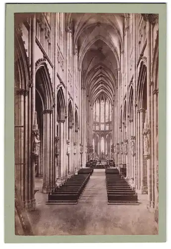 Fotografie unbekannter Fotograf, Ansicht Köln a. Rh., Innenansicht des Kölner Dom mit Blick zum Altar, Dom Chor