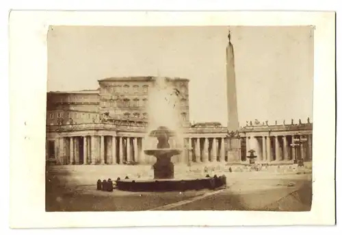 Fotografie unbekannter Fotograf, Ansicht Rom, Blick nach dem Vatikanpalast von St. Peters Platz aus