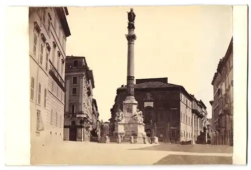 Fotografie unbekannter Fotograf, Ansicht Rom, Säule der Unbefleckten Empfängnis am Piazza di Spagna