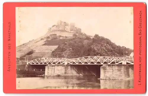 Fotografie L. Kauffmann, Bad Creuznach, Ansicht Bad Münster am Stein, Blick über die Stahlbrücke nach der Ebernburg 1881
