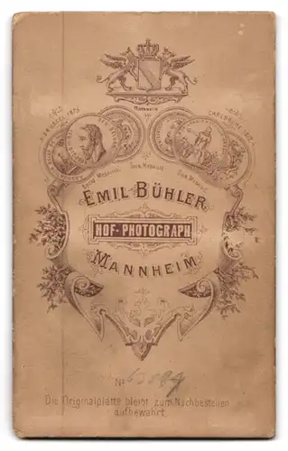 Fotografie Emil Bühler, Mannheim, Süsses Mädchen mit kurzen Haaren und Kulleraugen