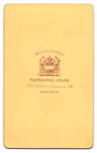 Fotografie Norddeutsches Photographie-Atelier, Bremen, Hübsches junges Mädchen mit Kette und sanften Augen