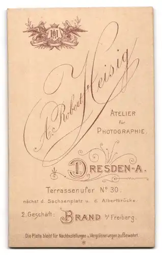 Fotografie A. Robert Heisig, Dresden, Terrassenufer 30, Feiner Herr im Anzug mit langem gezwirbelten Schnurrbart