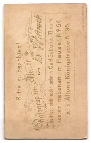 Fotografie H. Wittrock, Altona, Königstr. 95, Junge elegante Dame im Kleid mit breiter Brosche und schönen Augen