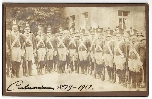 Fotografie unbekannter Fotograf und Ort, 100 Jahrfeier / Centenarium 1819-1919, Bürgerwehr / Bürgergarde in Uniform