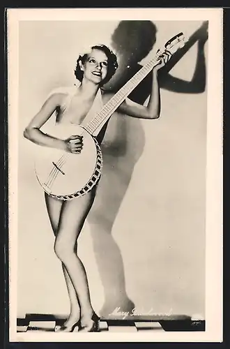 AK Schauspielerin Mary Blackwood knapp bekleidet mit Banjo