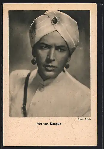 AK Schauspieler Frits van Dongen in indischer Uniform posierend